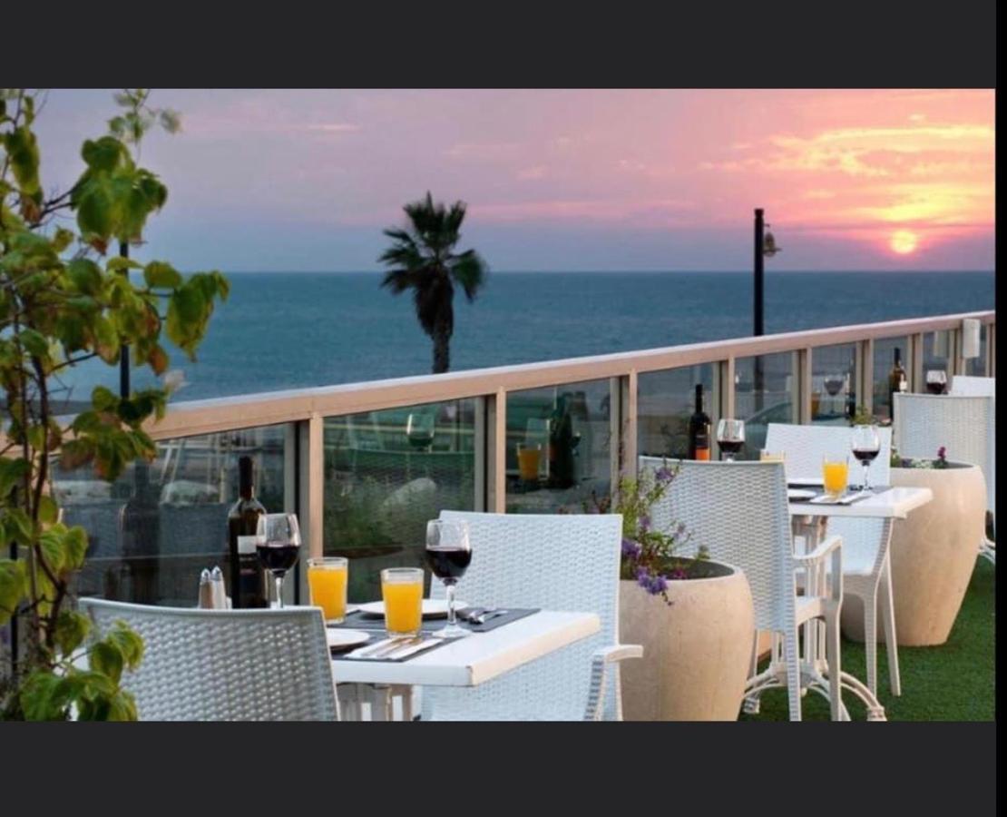 Almog Tower Aparthotel Haifa Bagian luar foto