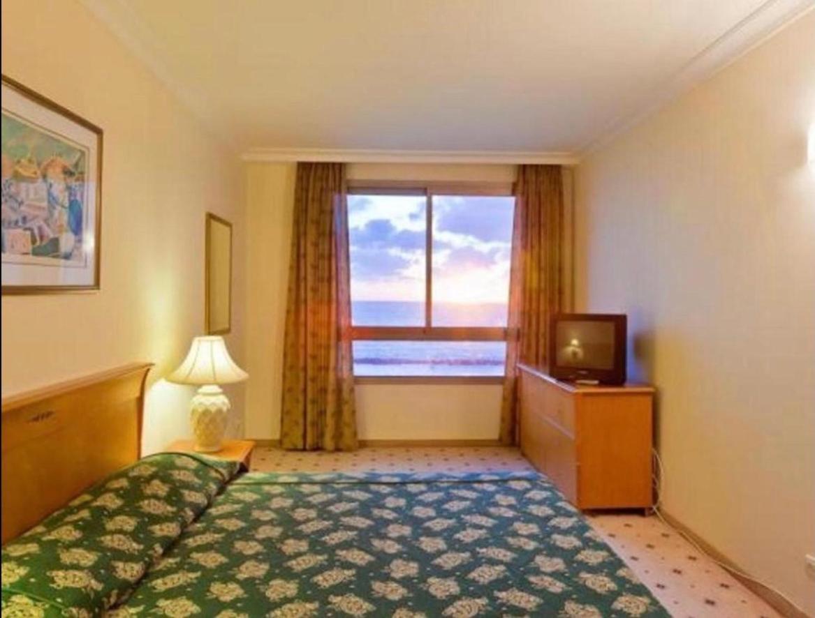 Almog Tower Aparthotel Haifa Bagian luar foto