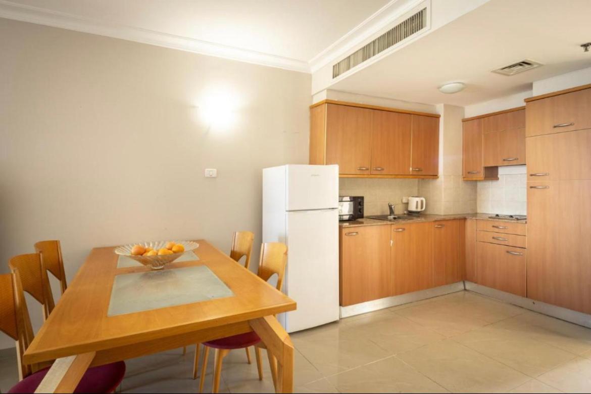 Almog Tower Aparthotel Haifa Bagian luar foto